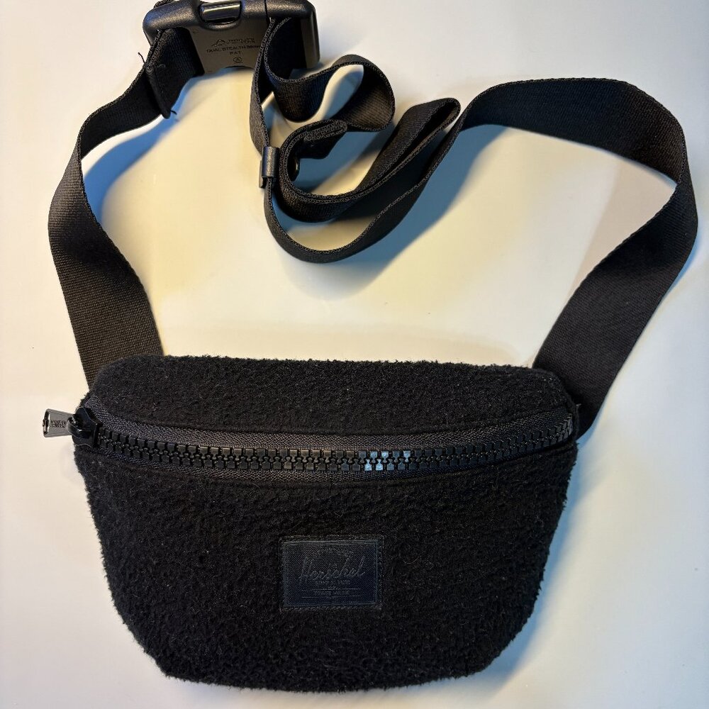 Herschel Supply Co. Black Fleece Sherpa Fourteen Fanny Hip Crossbody Pack RARE